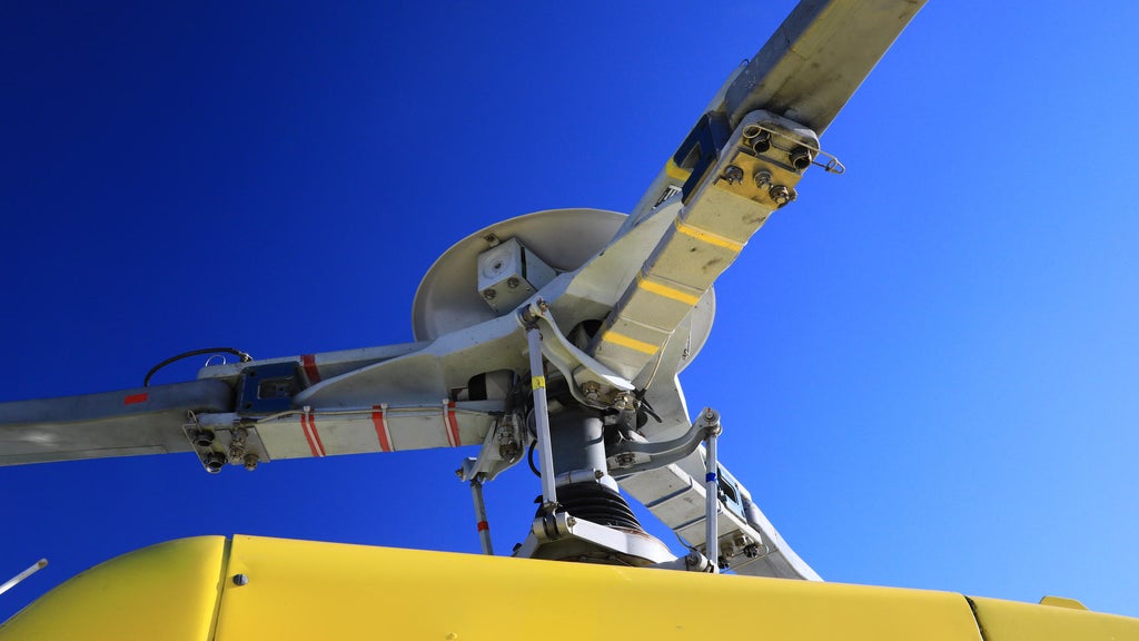 2 helicopters collide southeast of McMinnville in Oregon, killing 3 — Half Moon Bay Schools news