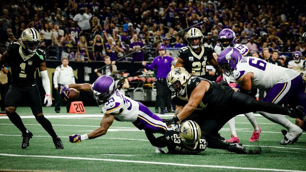 Jefferson, Jones, Murray all produce to help the unbeaten Vikings top Saints 23-13 — WCCO / CBS Minnesota, Half Moon Bay Sports news