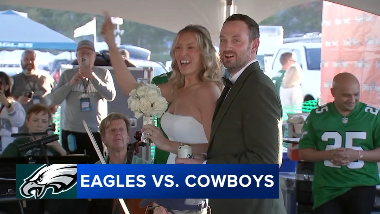 Chicago couple Lindsey Carl, Brandon Byrd get married at Philadelphia Eagles tailgate before MNF
       — Half Moon Bay Community news