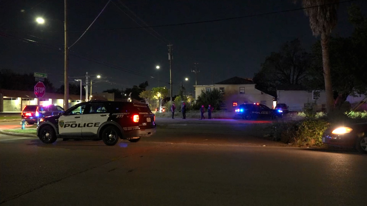 Man fatally shot in head, suspect shot in foot after fight in Second Ward, Houston police say — KENS 5 (San Antonio), Half Moon Bay Community news