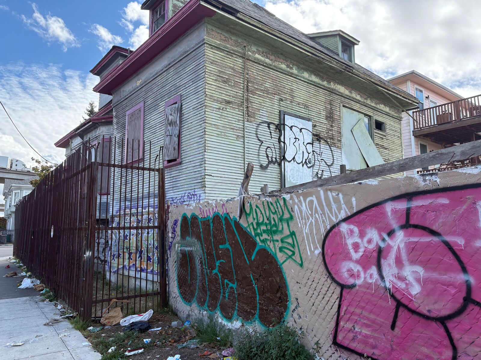 Blighted property owners now face $10K daily fines in Oakland — The Oaklandside, Half Moon Bay Real Estate news